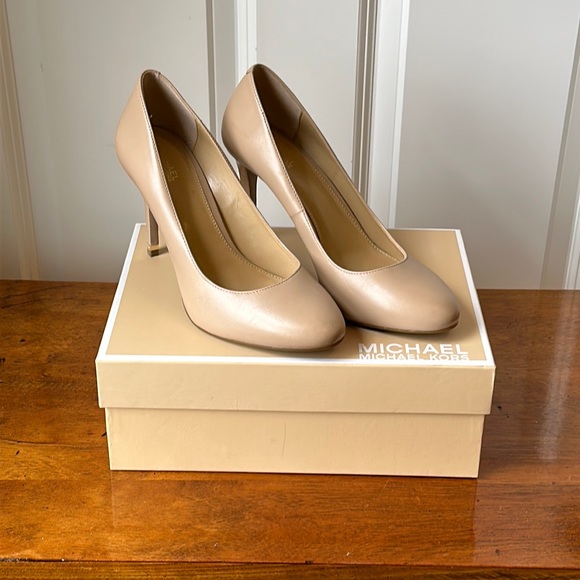 Michael Kors Tan Presley Pumps - Picture 1 of 7